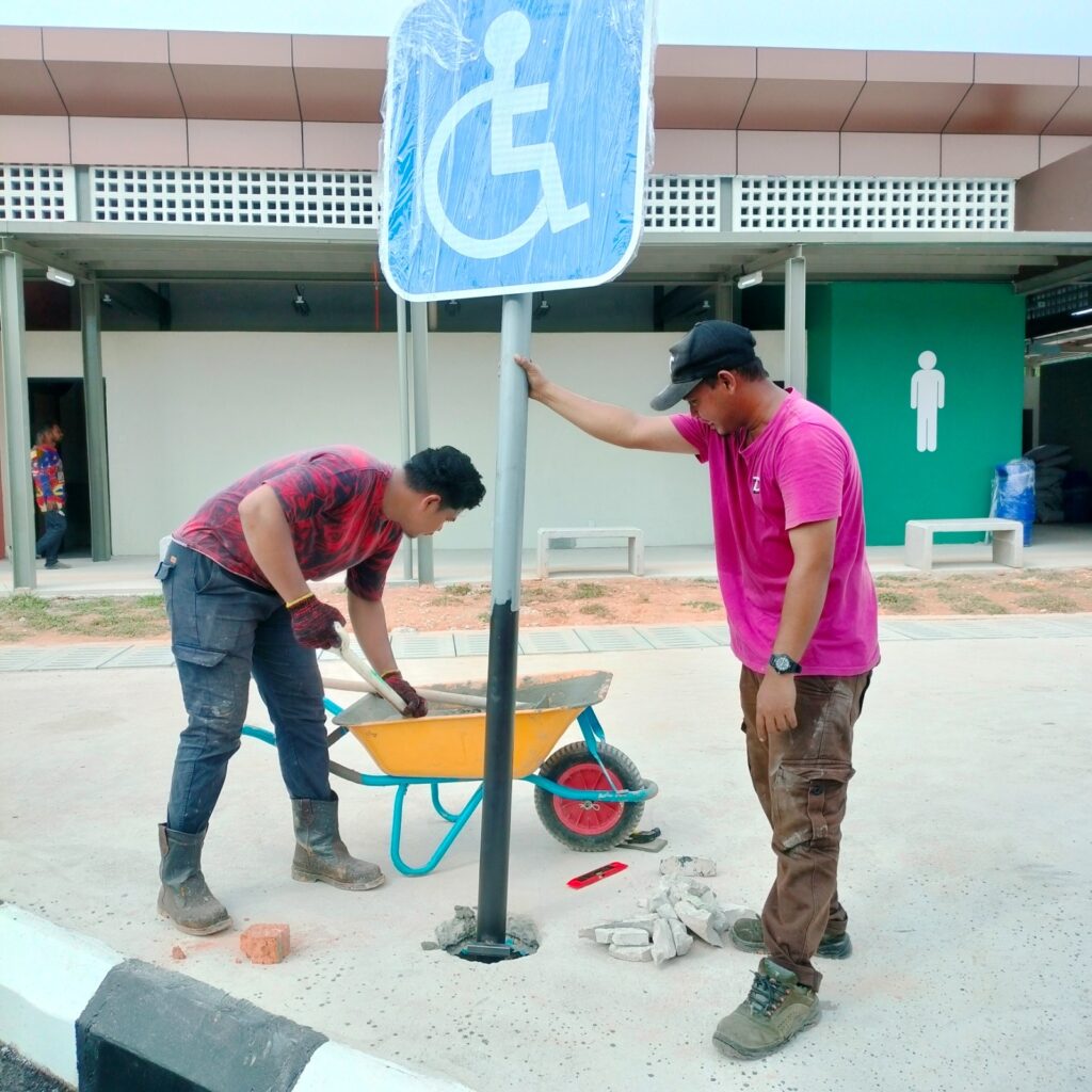 HIP 3m road sign