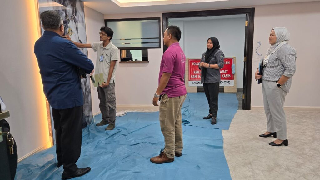 Signage design consultation and site discussion by ZD Sign Specialist